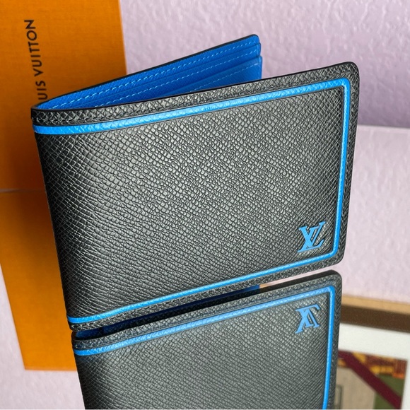 GORGEOUS Louis Vuitton 2018 Taiga Bifold Wallet in Like New Condition - Picture 8 of 9